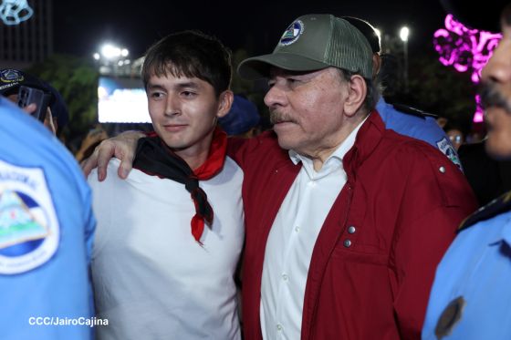 Daniel y Rosario presiden Acto Central por el Día de la Dignidad Nacional