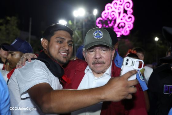 Daniel y Rosario presiden Acto Central por el Día de la Dignidad Nacional