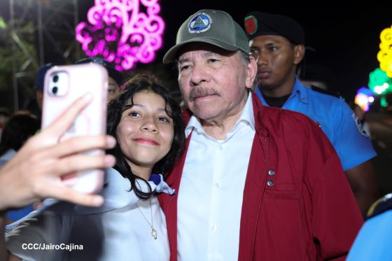 Daniel y Rosario presiden Acto Central por el Día de la Dignidad Nacional