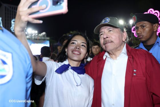 Daniel y Rosario presiden Acto Central por el Día de la Dignidad Nacional
