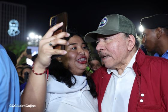 Daniel y Rosario presiden Acto Central por el Día de la Dignidad Nacional