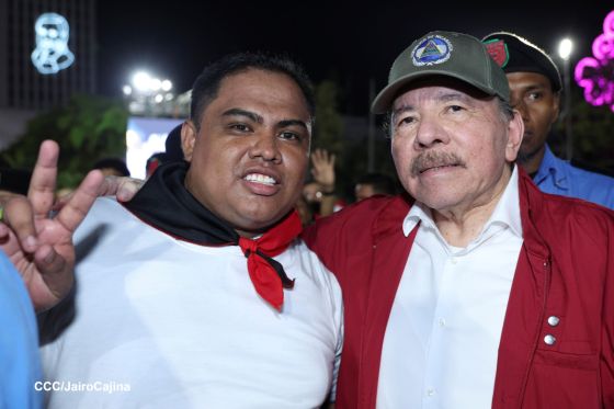 Daniel y Rosario presiden Acto Central por el Día de la Dignidad Nacional