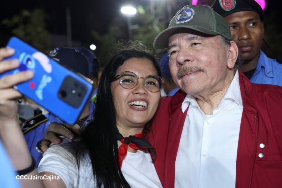 Daniel y Rosario presiden Acto Central por el Día de la Dignidad Nacional