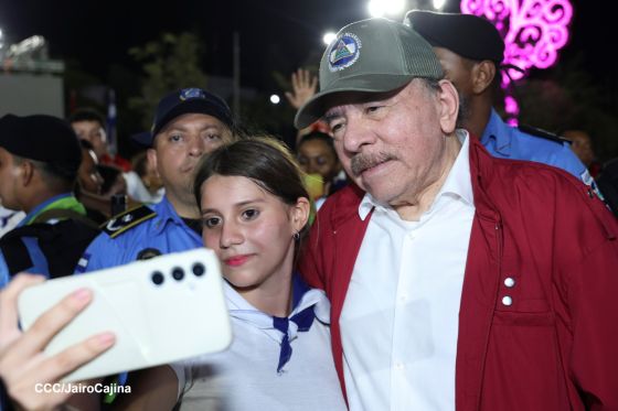 Daniel y Rosario presiden Acto Central por el Día de la Dignidad Nacional