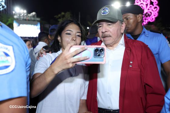 Daniel y Rosario presiden Acto Central por el Día de la Dignidad Nacional