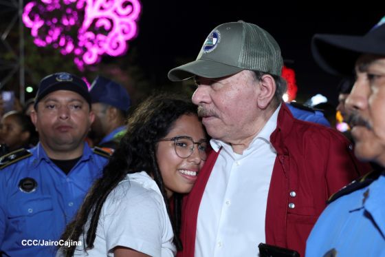 Daniel y Rosario presiden Acto Central por el Día de la Dignidad Nacional