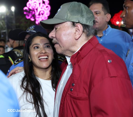 Daniel y Rosario presiden Acto Central por el Día de la Dignidad Nacional