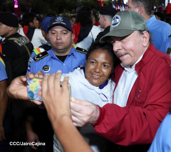 Daniel y Rosario presiden Acto Central por el Día de la Dignidad Nacional