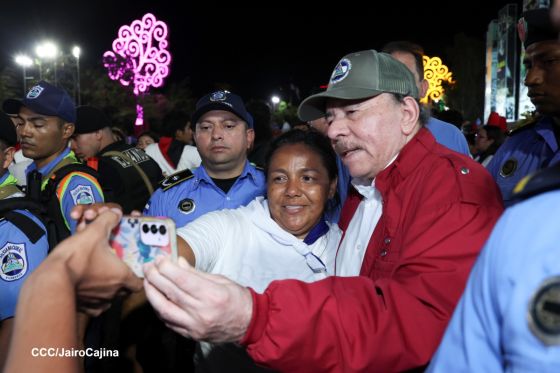 Daniel y Rosario presiden Acto Central por el Día de la Dignidad Nacional