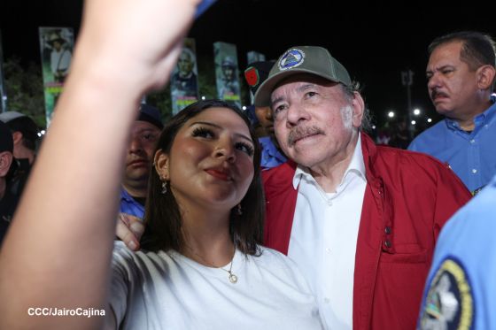 Daniel y Rosario presiden Acto Central por el Día de la Dignidad Nacional