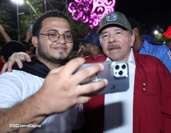 Daniel y Rosario presiden Acto Central por el Día de la Dignidad Nacional