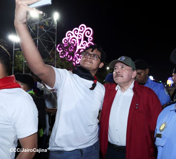 Daniel y Rosario presiden Acto Central por el Día de la Dignidad Nacional