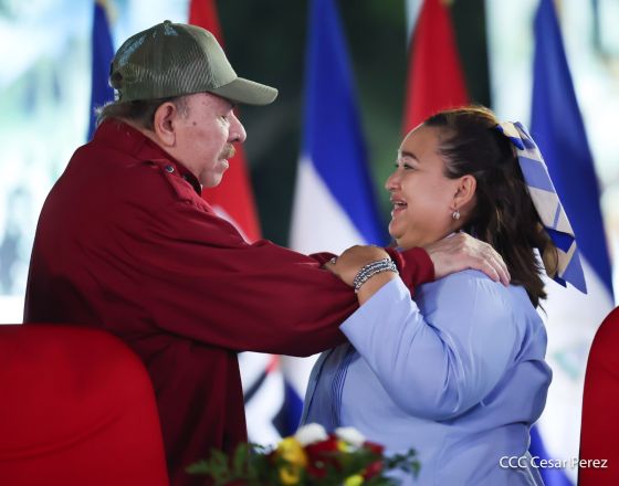Daniel y Rosario presiden Acto Central por el Día de la Dignidad Nacional