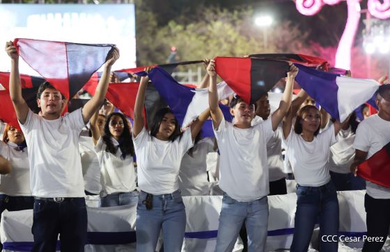 Daniel y Rosario presiden Acto Central por el Día de la Dignidad Nacional
