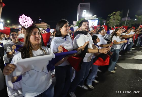 Daniel y Rosario presiden Acto Central por el Día de la Dignidad Nacional