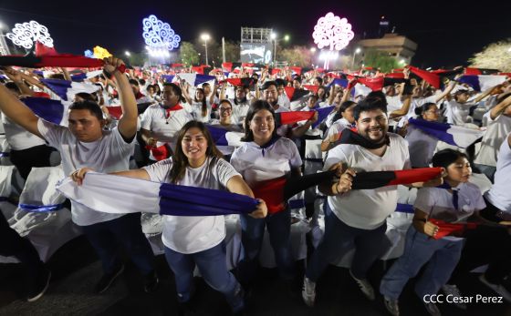 Daniel y Rosario presiden Acto Central por el Día de la Dignidad Nacional