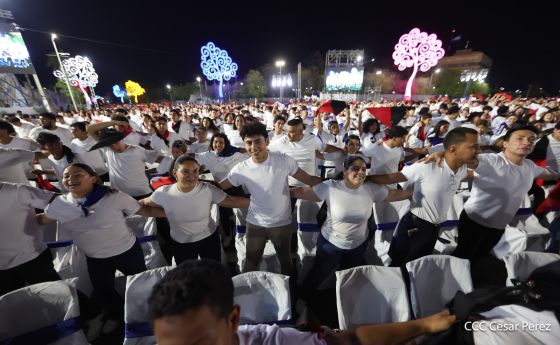Daniel y Rosario presiden Acto Central por el Día de la Dignidad Nacional