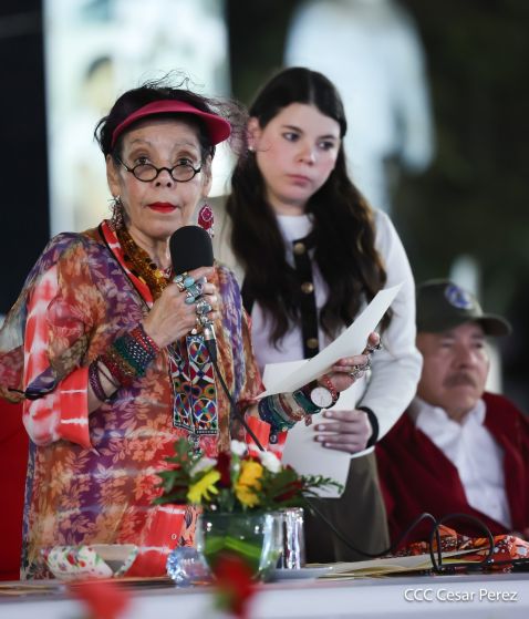 Daniel y Rosario presiden Acto Central por el Día de la Dignidad Nacional