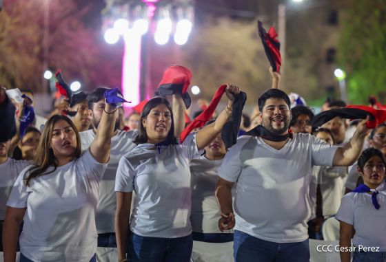 Daniel y Rosario presiden Acto Central por el Día de la Dignidad Nacional