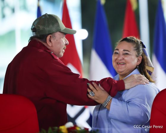 Daniel y Rosario presiden Acto Central por el Día de la Dignidad Nacional