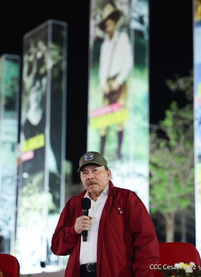 Daniel y Rosario presiden Acto Central por el Día de la Dignidad Nacional