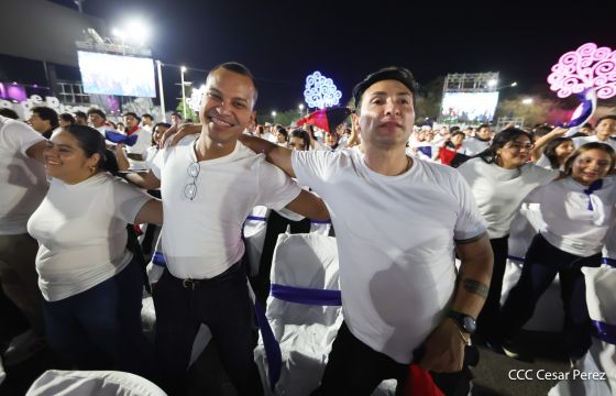 Daniel y Rosario presiden Acto Central por el Día de la Dignidad Nacional