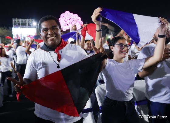 Daniel y Rosario presiden Acto Central por el Día de la Dignidad Nacional