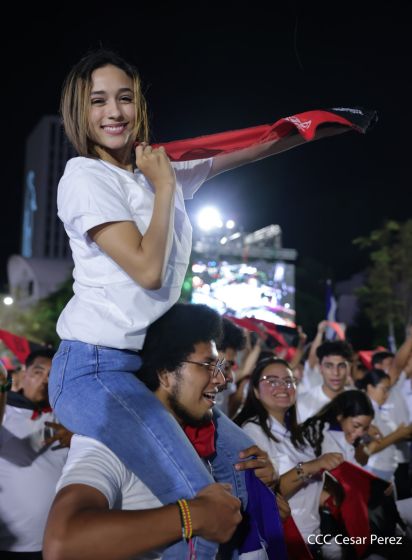 Daniel y Rosario presiden Acto Central por el Día de la Dignidad Nacional