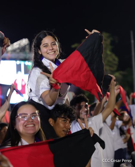 Daniel y Rosario presiden Acto Central por el Día de la Dignidad Nacional