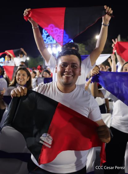 Daniel y Rosario presiden Acto Central por el Día de la Dignidad Nacional