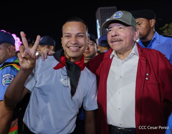 Daniel y Rosario presiden Acto Central por el Día de la Dignidad Nacional