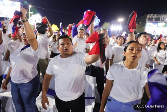 Daniel y Rosario presiden Acto Central por el Día de la Dignidad Nacional