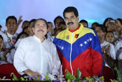 Daniel y Rosario celebran el 35/19 en Plaza La Fé