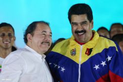 Daniel y Rosario celebran el 35/19 en Plaza La Fé