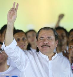 Daniel y Rosario celebran el 35/19 en Plaza La Fé