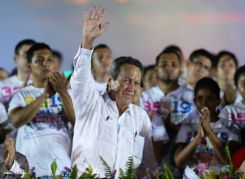 Daniel y Rosario celebran el 35/19 en Plaza La Fé