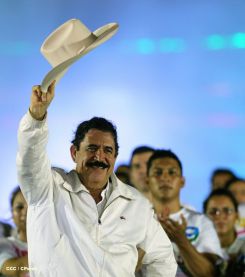 Daniel y Rosario celebran el 35/19 en Plaza La Fé