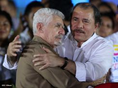 Daniel y Rosario celebran el 35/19 en Plaza La Fé