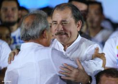 Daniel y Rosario celebran el 35/19 en Plaza La Fé