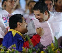 Daniel y Rosario celebran el 35/19 en Plaza La Fé
