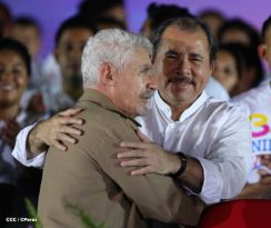 Daniel y Rosario celebran el 35/19 en Plaza La Fé