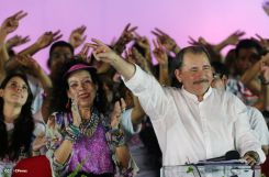 Daniel y Rosario celebran el 35/19 en Plaza La Fé