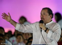 Daniel y Rosario celebran el 35/19 en Plaza La Fé