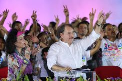 Daniel y Rosario celebran el 35/19 en Plaza La Fé