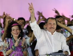 Daniel y Rosario celebran el 35/19 en Plaza La Fé