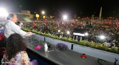 Daniel y Rosario celebran el 35/19 en Plaza La Fé