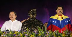 Daniel y Rosario celebran el 35/19 en Plaza La Fé