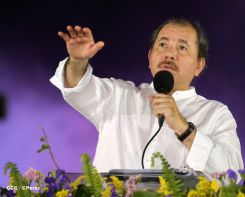 Daniel y Rosario celebran el 35/19 en Plaza La Fé