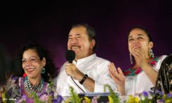Daniel y Rosario celebran el 35/19 en Plaza La Fé