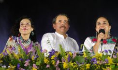 Daniel y Rosario celebran el 35/19 en Plaza La Fé